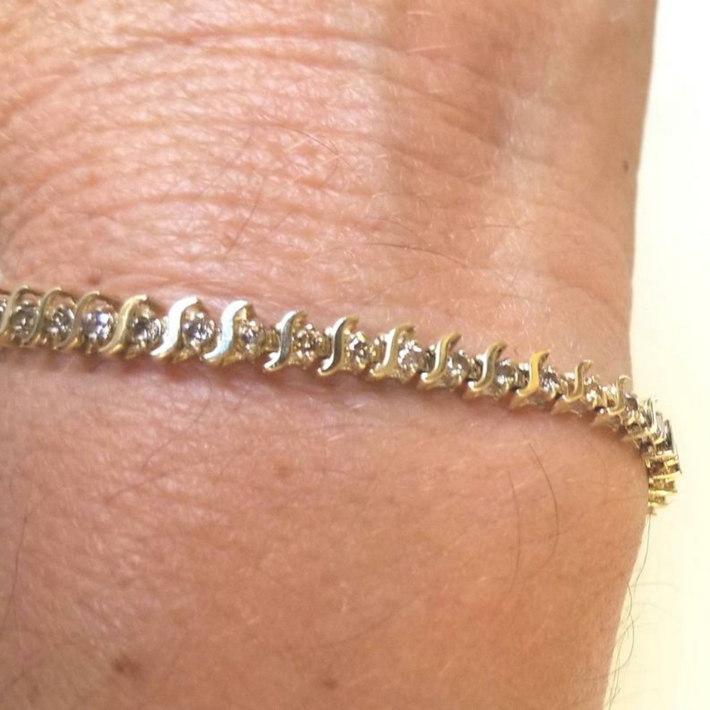 Vintage 10K yellow gold diamond tennis bracelet
